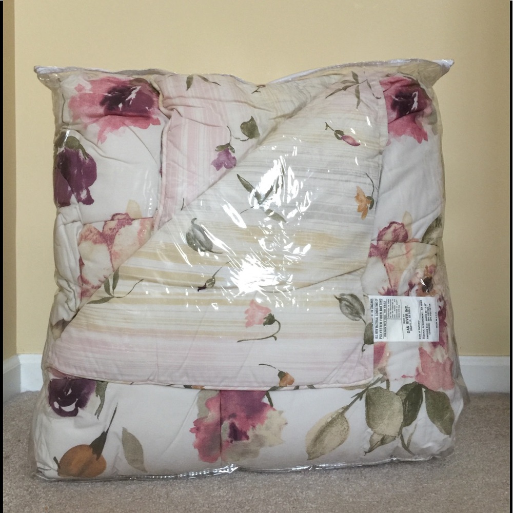 Dan River Queen Size Comforter Set